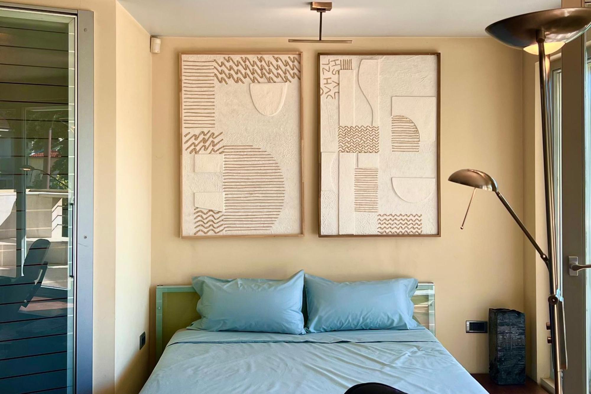 Nostalgic '90s Place Historical Center Apartment